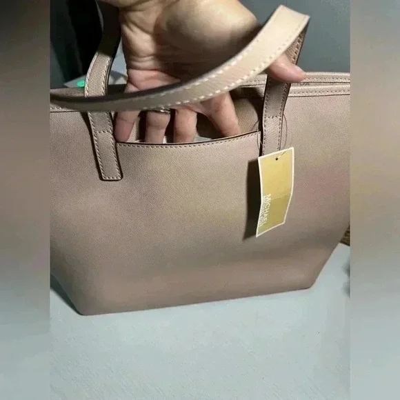 NWT Michael Kors Light Baby Pink Tote
Shoulder Bag - Picture 5 of 6